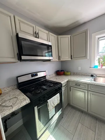 $2,000 | 129 Marchand Street, Unit 2, Fall River, MA 02723