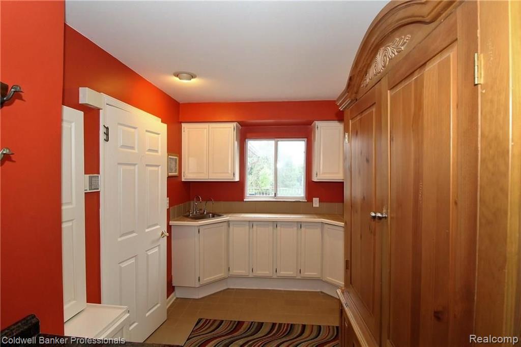 787 Dutton Road Rochester Hills, MI 48306 - Photo 20 of 41