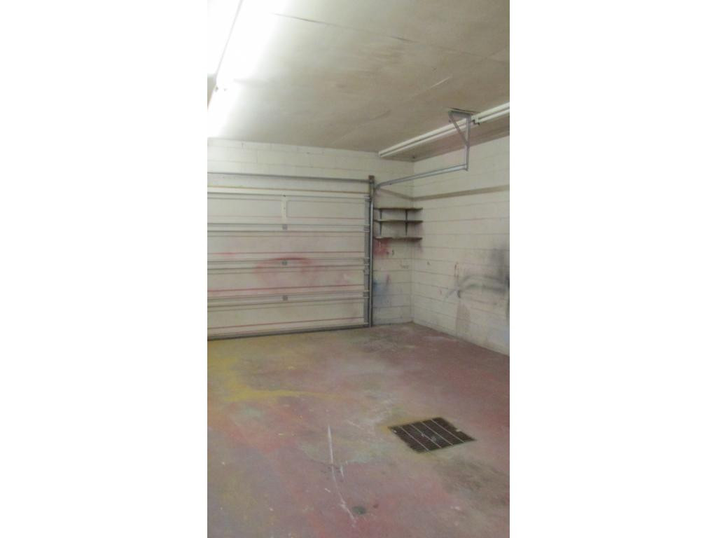 231 Price Road Elizabethton, TN 37643 - Photo 11 of 24 Paint bay