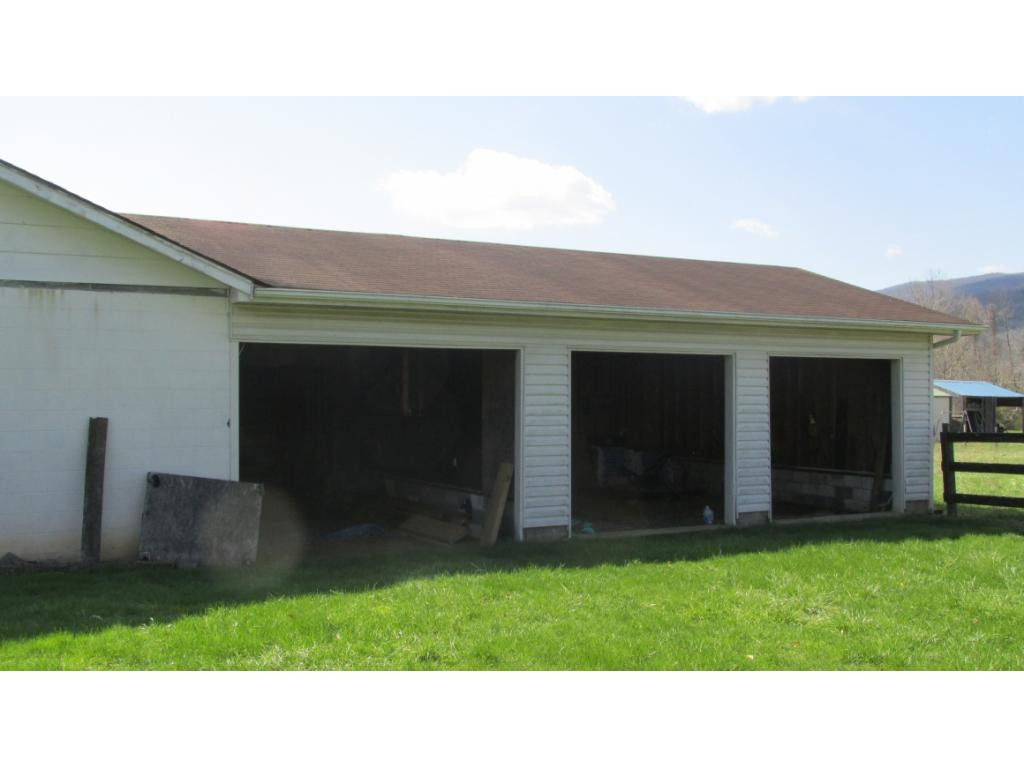 231 Price Road Elizabethton, TN 37643 - Photo 12 of 24 Addl 3 bay attached garage