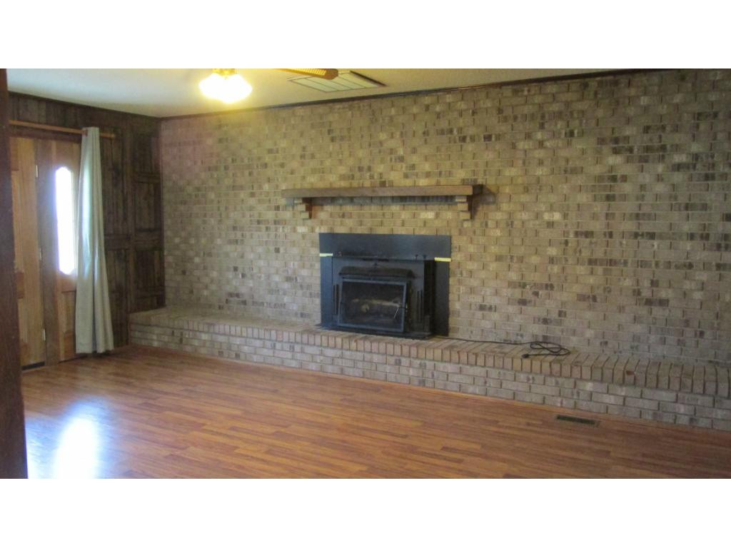 231 Price Road Elizabethton, TN 37643 - Photo 18 of 24 Large den with fireplace