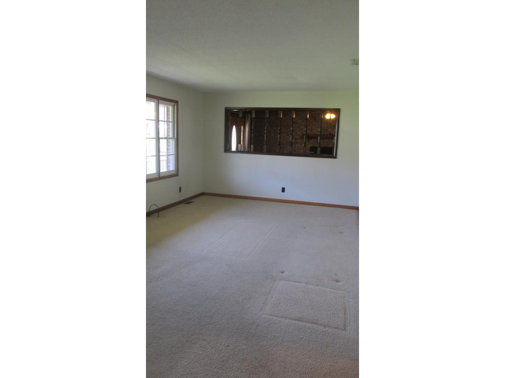 231 Price Road Elizabethton, TN 37643 - Photo 19 of 24 Spacious living room