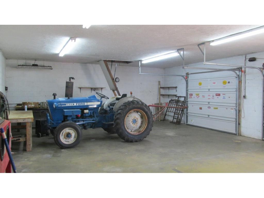 231 Price Road Elizabethton, TN 37643 - Photo 10 of 24 Concrete floor and work area