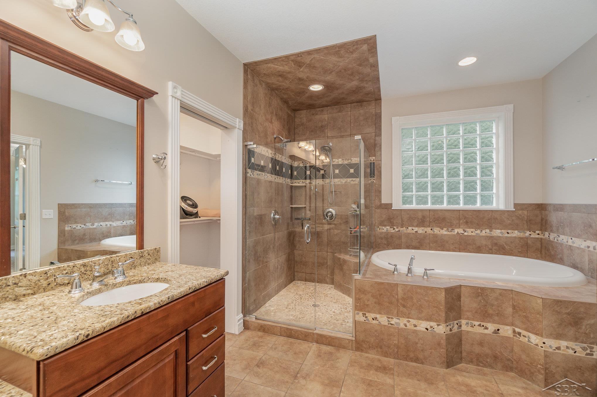 5201 Ridgeview Court Midland, MI 48642 - Photo 12 of 36 50119909-11.JPG
