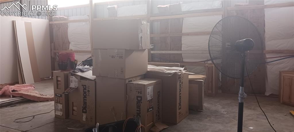 7825 Soda Creek Road Pueblo, CO 81005 - Photo 29 of 40 a bathroom with a mirror