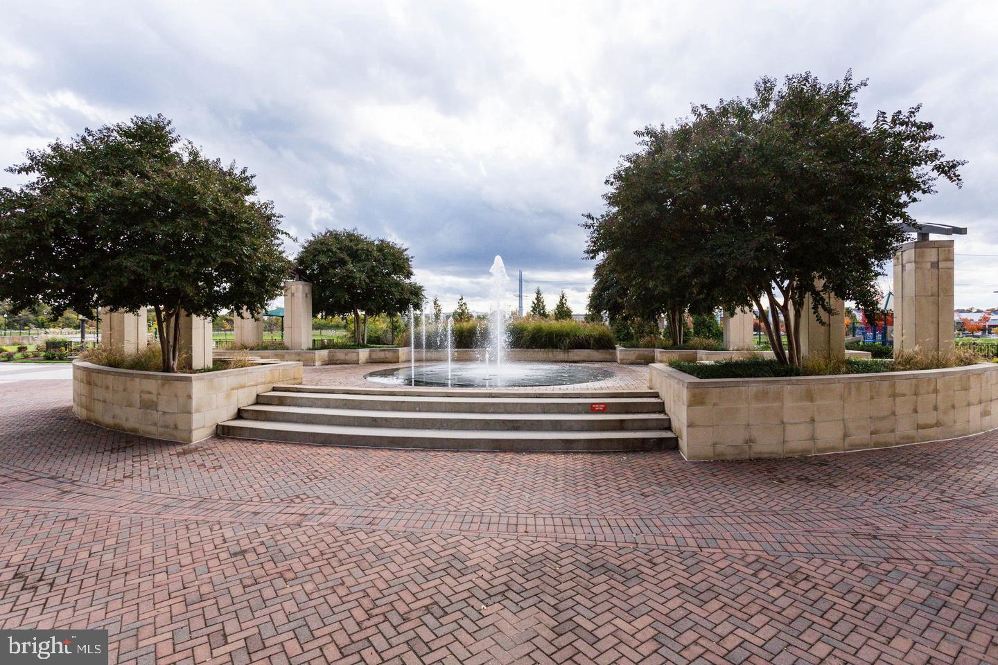 3650 South Glebe Road, Unit 638 Arlington, VA 22202 - Photo 27 of 35 a view of outdoor space with fountain