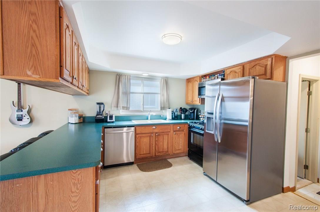 47846 Chrys Road Macomb, MI 48044 - Photo 6 of 46 5-ChrysRd_47846_Kitchen_03.jpg