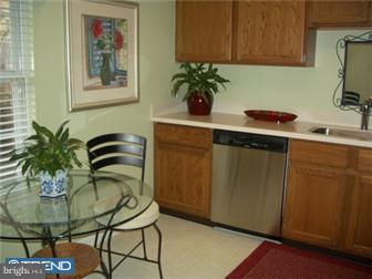 119 Valley Stream Lane Wayne, PA 19087 - Photo 3 of 12 Kitchen