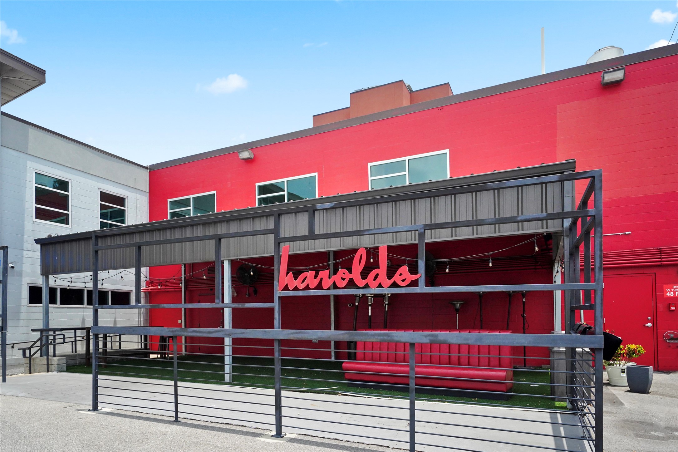 1408 Enid Street, Unit D Houston, TX 77009 - Photo 24 of 26 a front view of multi story residential apartment building