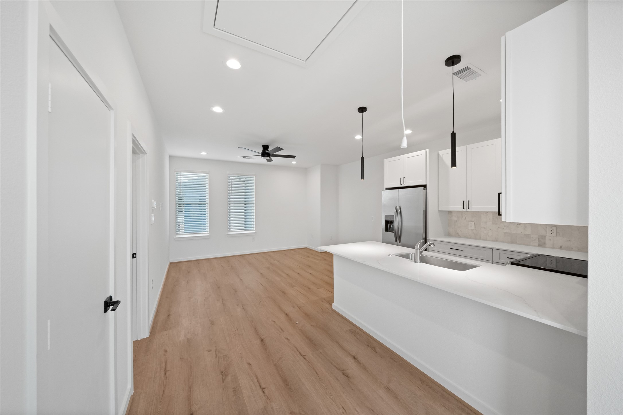 1408 Enid Street, Unit D Houston, TX 77009 - Photo 6 of 26 a large kitchen with kitchen island a stove a sink and a refrigerator