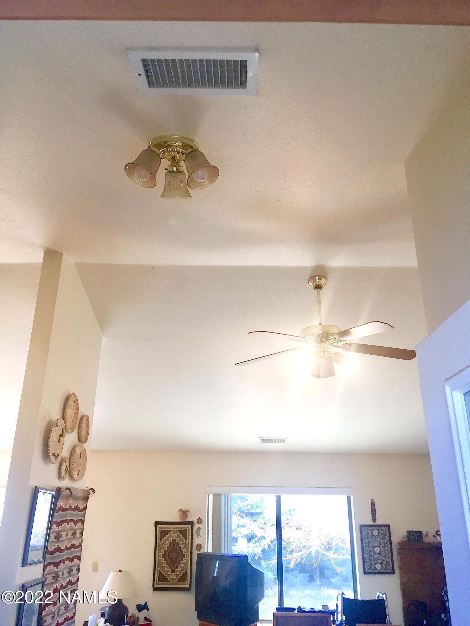9612 Pioneer Valley Road Flagstaff, AZ 86004 - Photo 15 of 64 6 Entry_Vaulted Ceilings