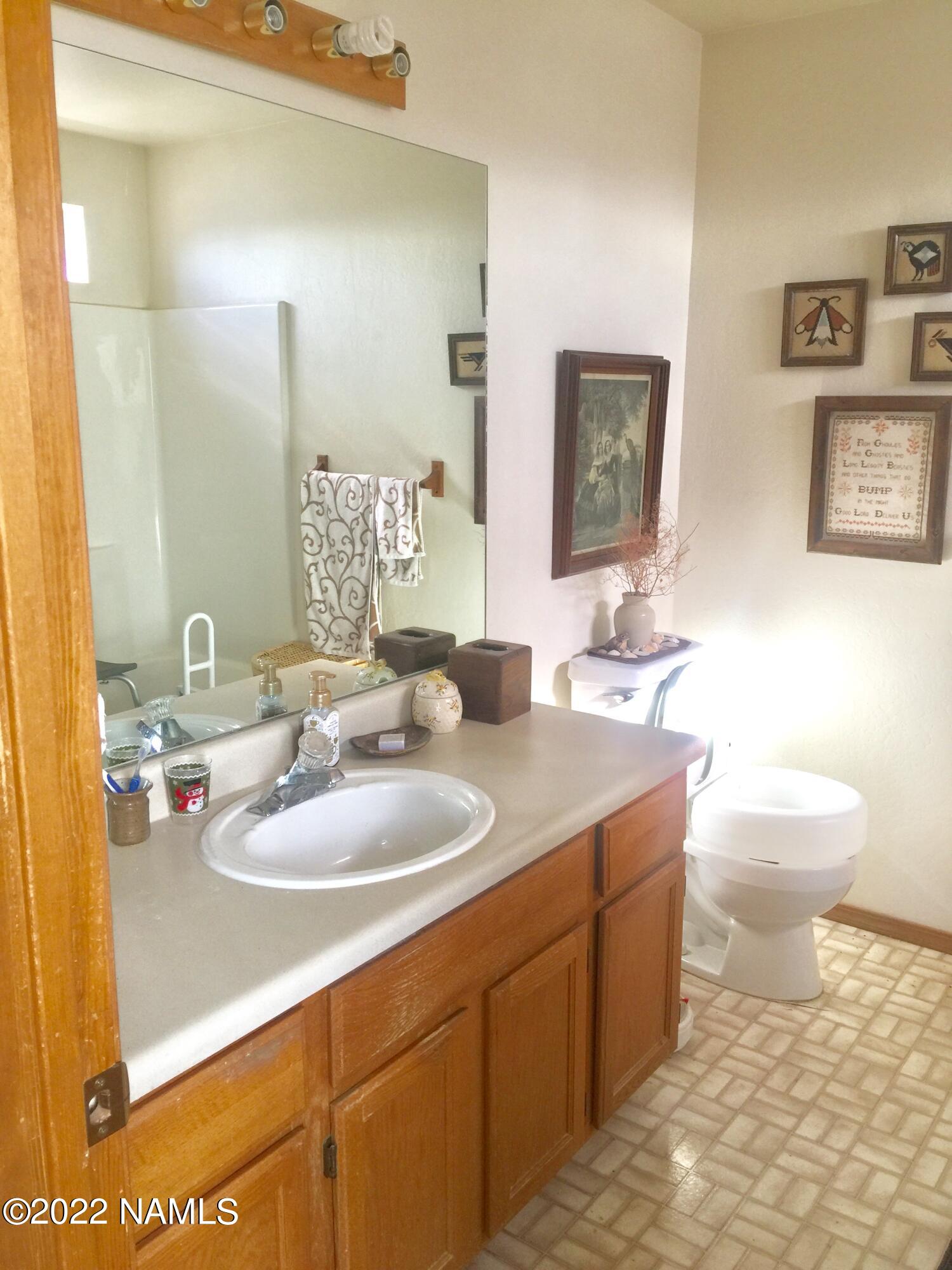 9612 Pioneer Valley Road Flagstaff, AZ 86004 - Photo 27 of 64 5 Master Bath