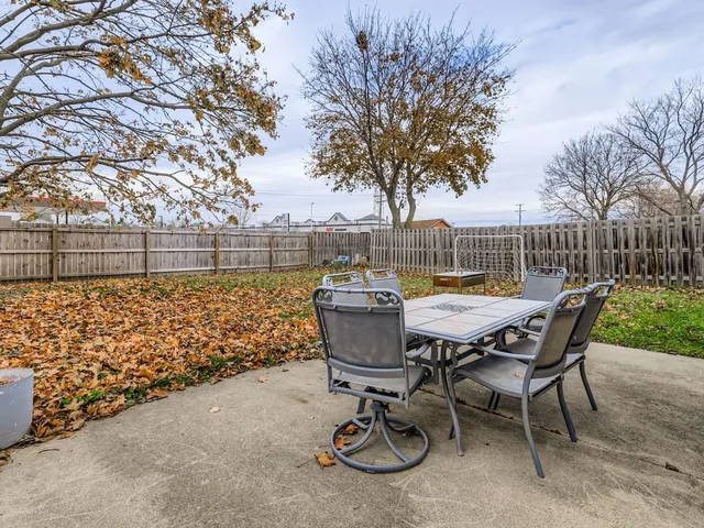 $314,900 | 8 Southbury Court, Streamwood, IL 60107