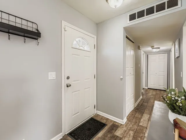 $314,900 | 8 Southbury Court, Streamwood, IL 60107