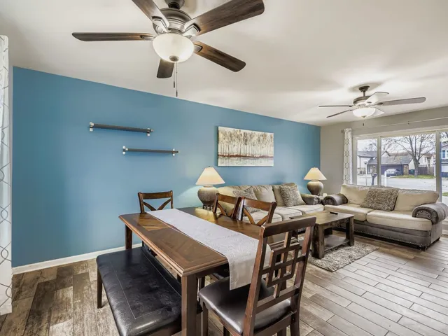 $314,900 | 8 Southbury Court, Streamwood, IL 60107