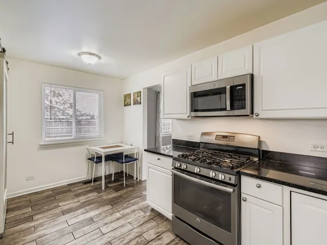 $314,900 | 8 Southbury Court, Streamwood, IL 60107