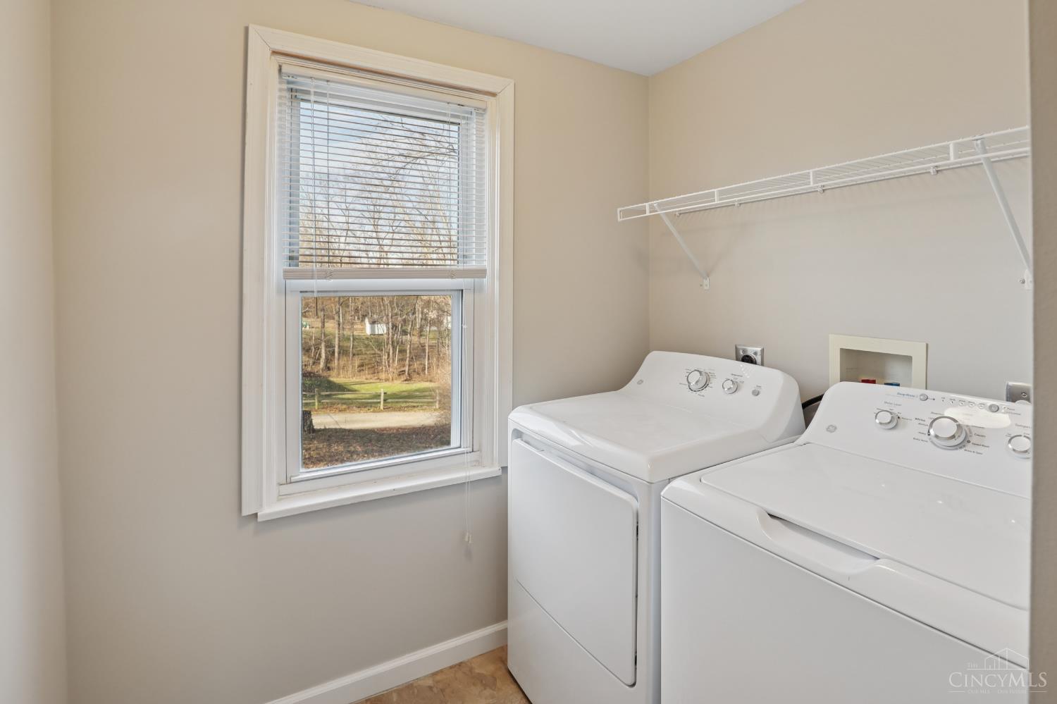 4046 Boomer Road Cincinnati, OH 45247 - Photo 16 of 36 Gallery Image 16