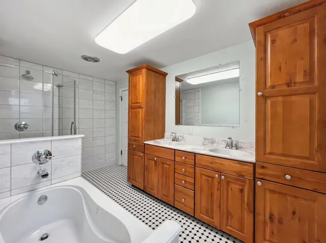 $278,000 | 339 State Street, Marinette, WI 54143