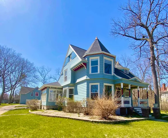 $278,000 | 339 State Street, Marinette, WI 54143