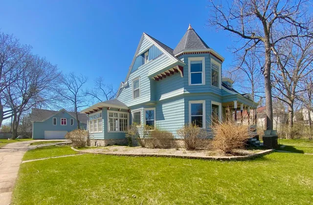 $278,000 | 339 State Street, Marinette, WI 54143