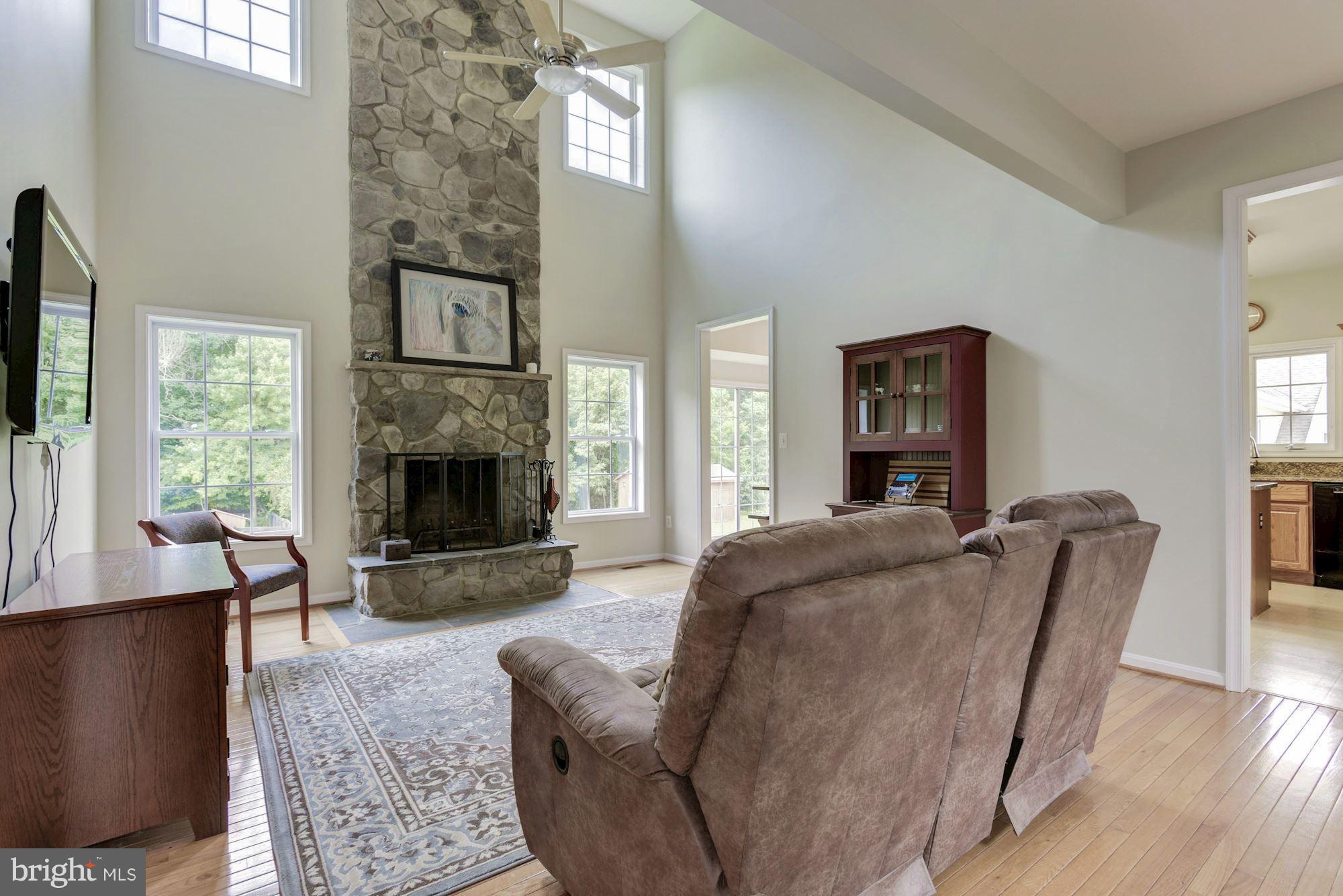 43661 Spinks Ferry Road Leesburg, VA 20176 - Photo 5 of 30 Family Room