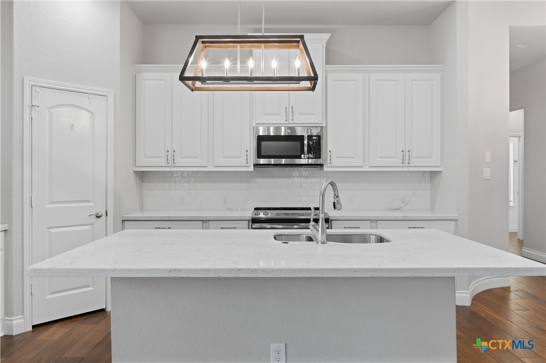 1917 Creek Ridge Street Seguin, TX 78155 - Photo 12 of 36