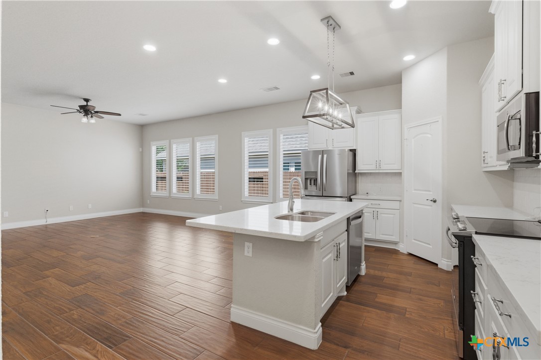 1917 Creek Ridge Street Seguin, TX 78155 - Photo 8 of 36