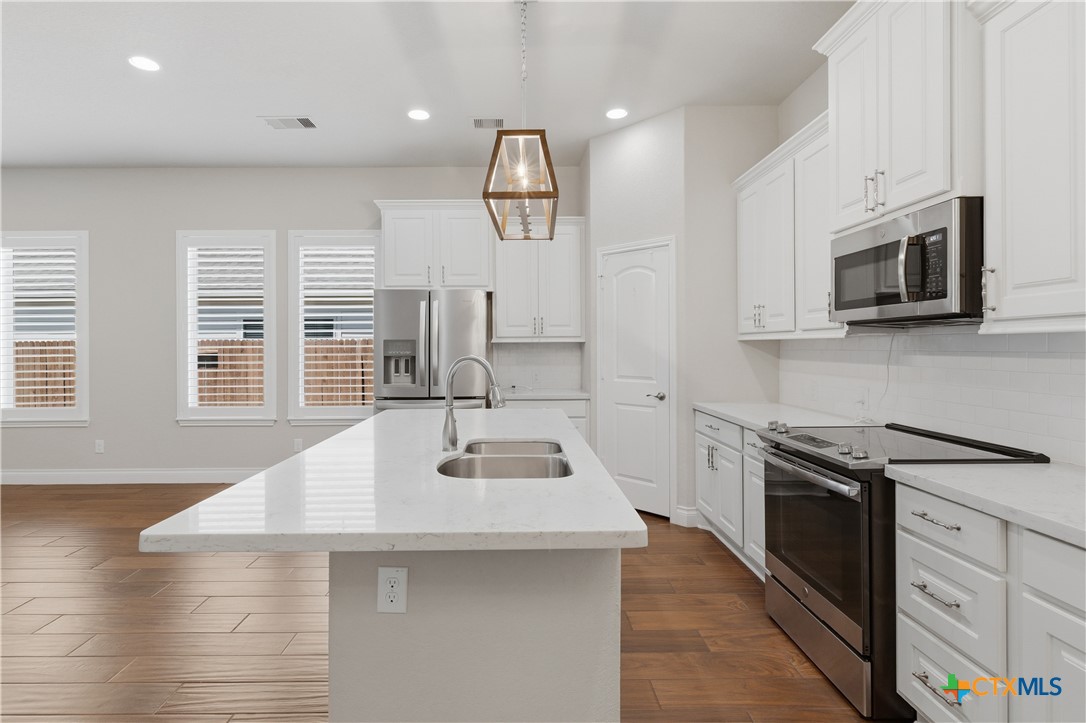 1917 Creek Ridge Street Seguin, TX 78155 - Photo 9 of 36