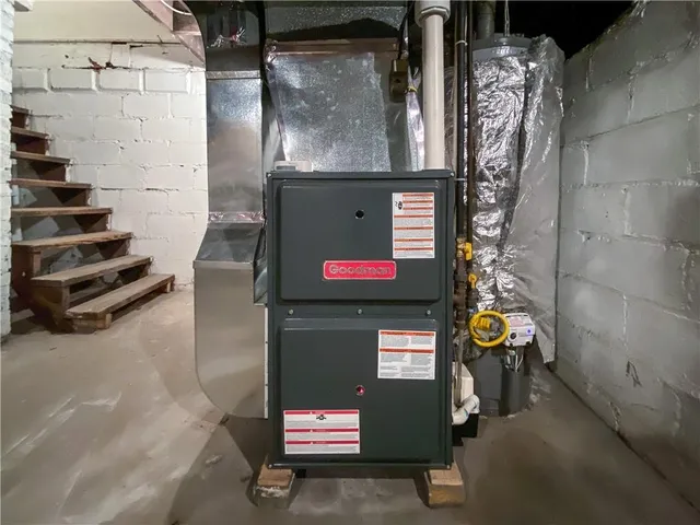 a view of entryway with a front door