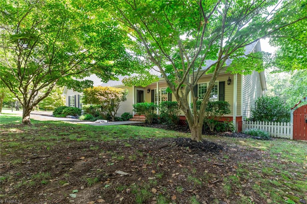 7510 Strawberry Road Summerfield, NC 27358 - Photo 8 of 46 Gallery Image 8