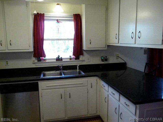 3213 Pine Grove Road Gloucester, VA 23061 - Photo 2 of 5 Kitchen