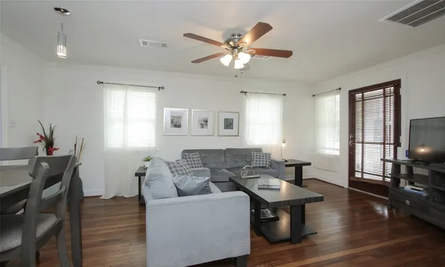 $1,800 | 4331 Marina Street, Unit B, Houston, TX 77007