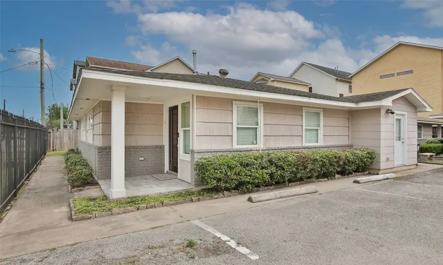 $1,800 | 4331 Marina Street, Unit B, Houston, TX 77007