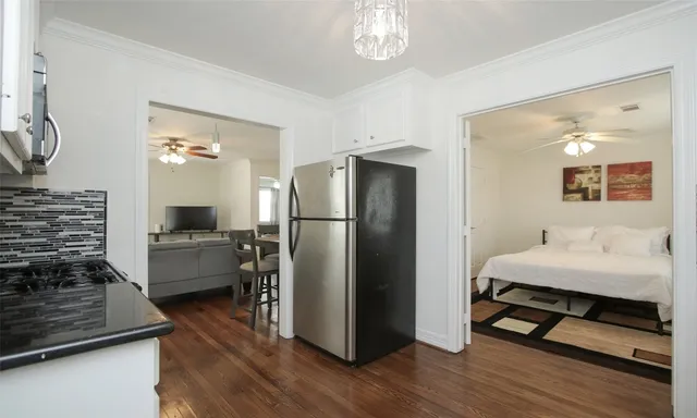 $1,800 | 4331 Marina Street, Unit B, Houston, TX 77007