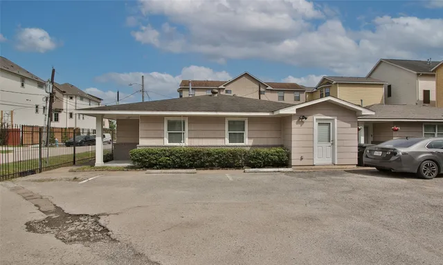 $1,800 | 4331 Marina Street, Unit B, Houston, TX 77007