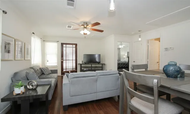 $1,800 | 4331 Marina Street, Unit B, Houston, TX 77007