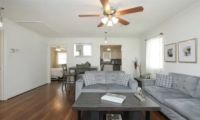 $1,800 | 4331 Marina Street, Unit B, Houston, TX 77007