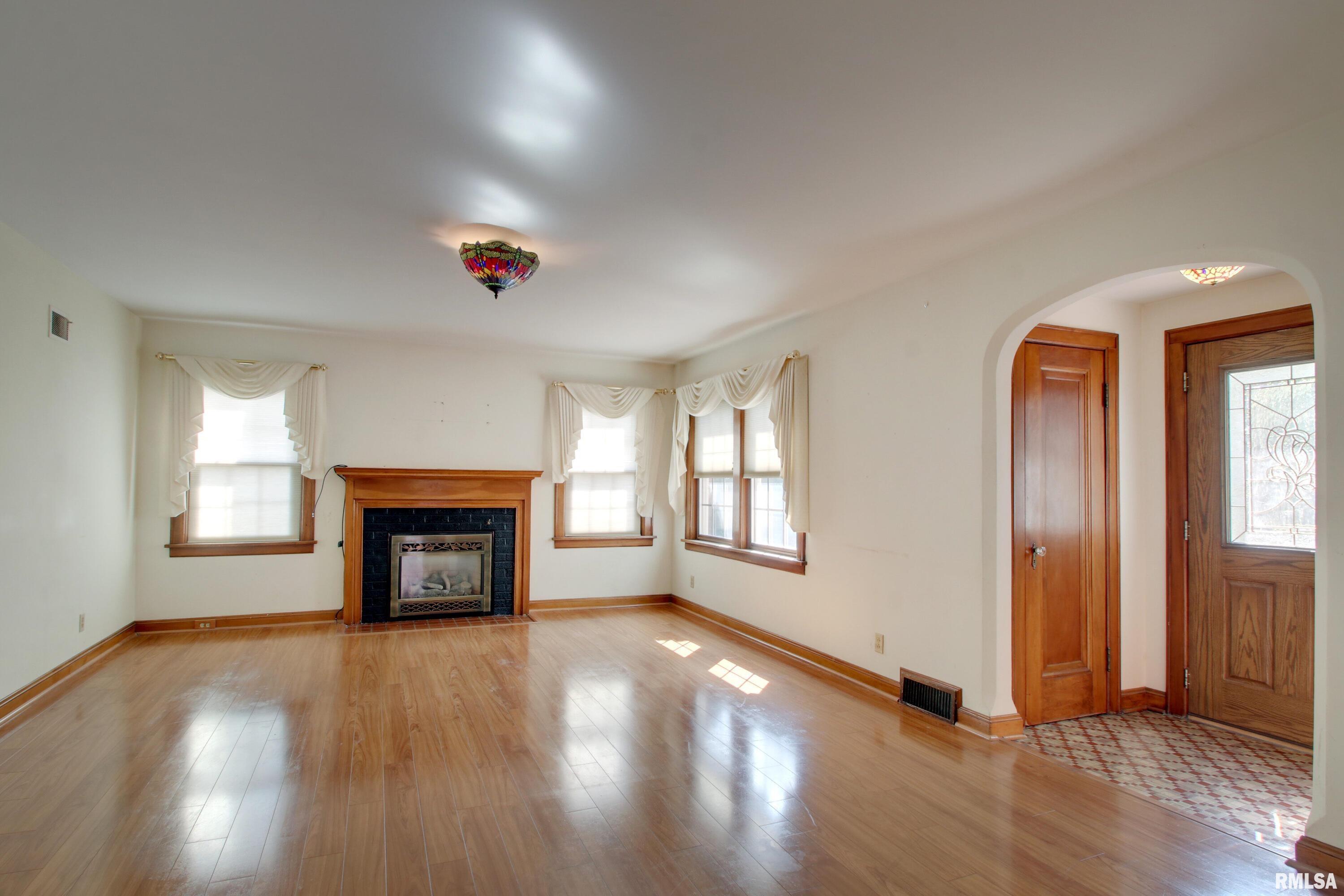 2305 Spring Street Quincy, IL 62301 - Photo 2 of 25