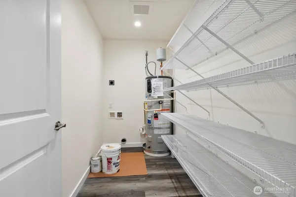 a view of entryway and bedroom