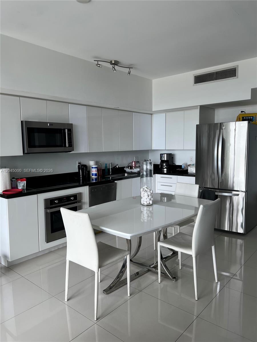 92 Southwest 3rd Street, Unit 3508 Miami, FL 33130 - Photo 4 of 9