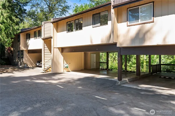 a view of a house with a backyard