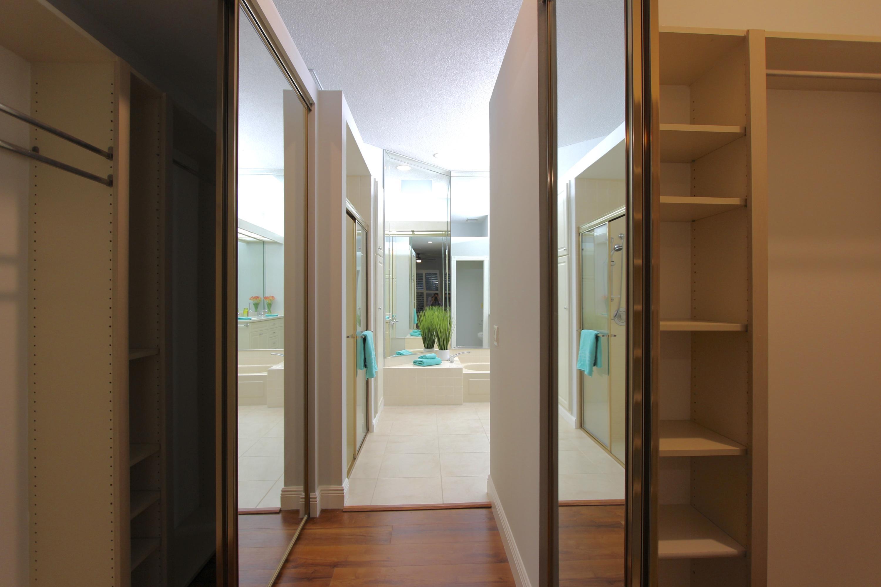 117 Hampton Circle Jupiter, FL 33458 - Photo 19 of 42 Hallway to Walk-In Closet