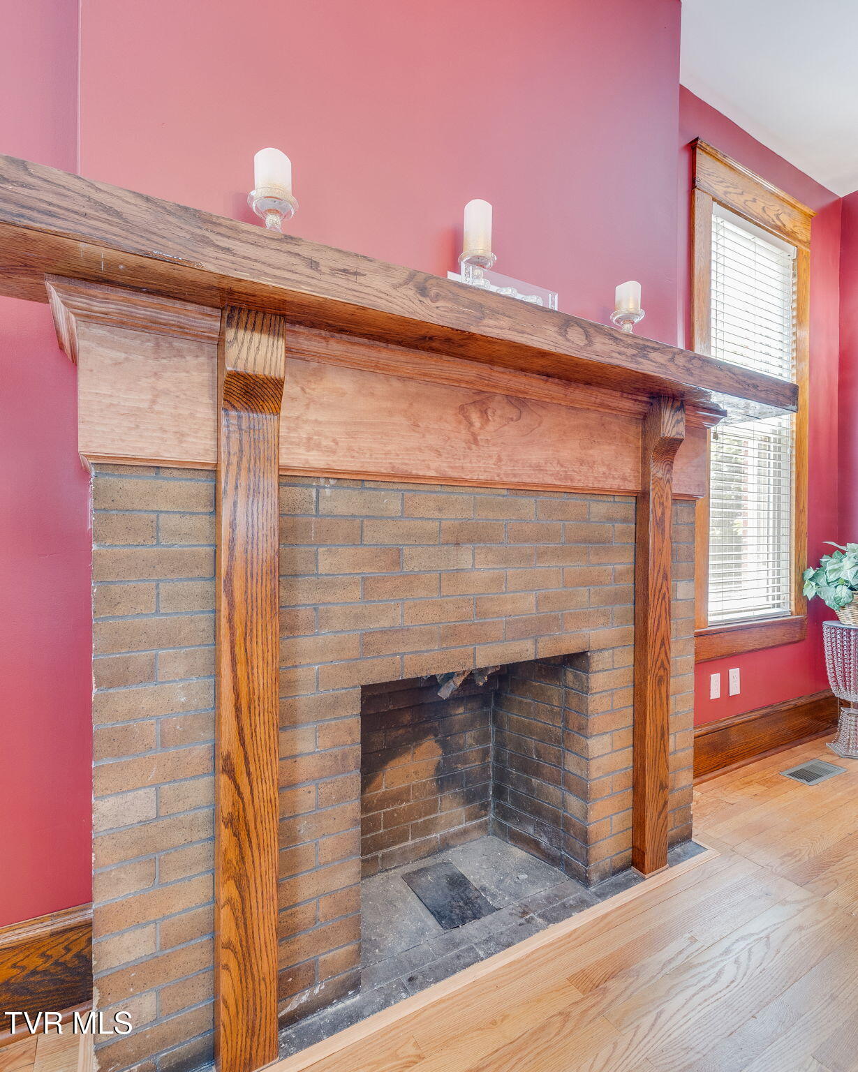 522 Alabama Street Bristol, TN 37620 - Photo 11 of 61 013