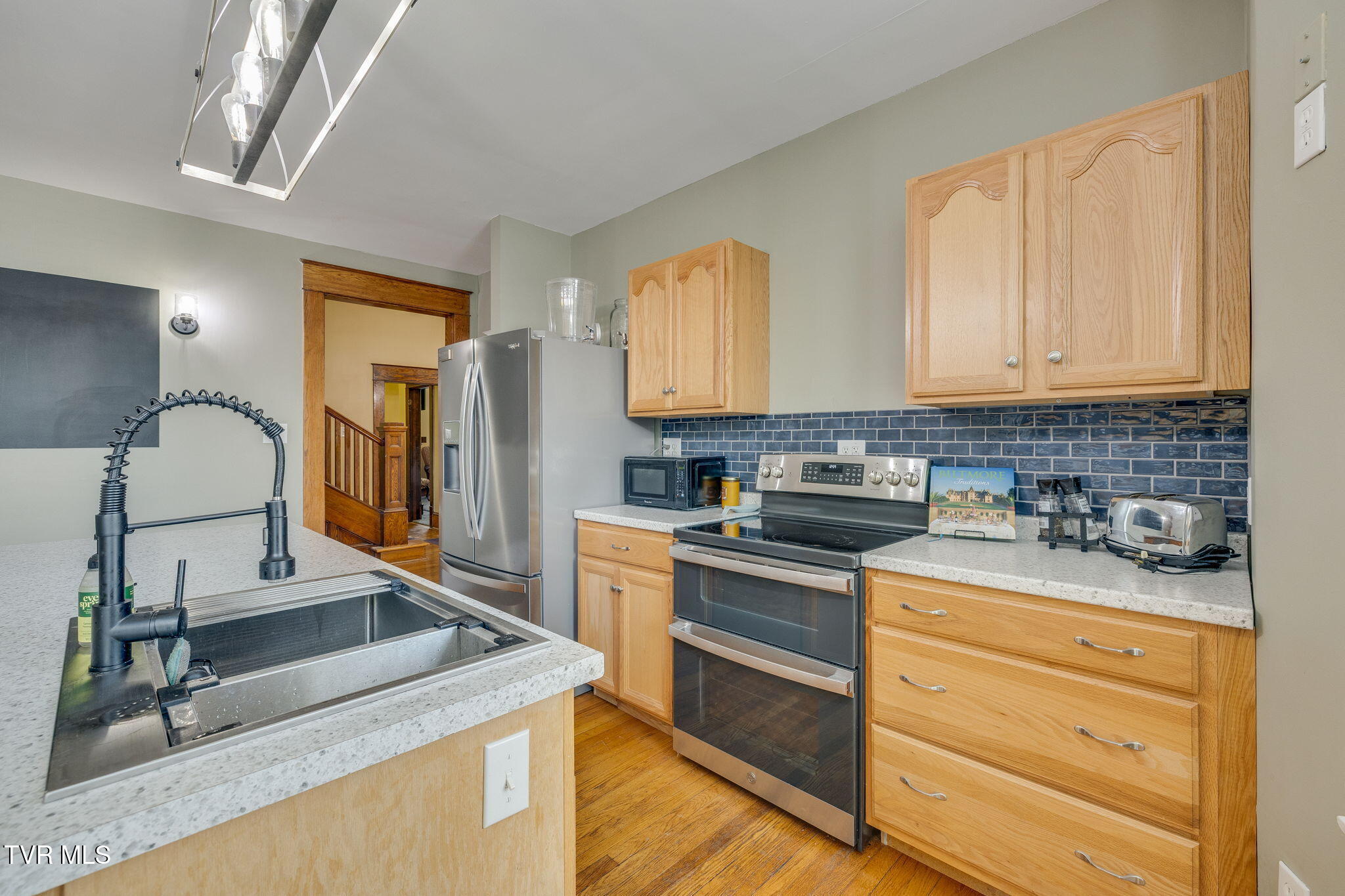 522 Alabama Street Bristol, TN 37620 - Photo 17 of 61 016