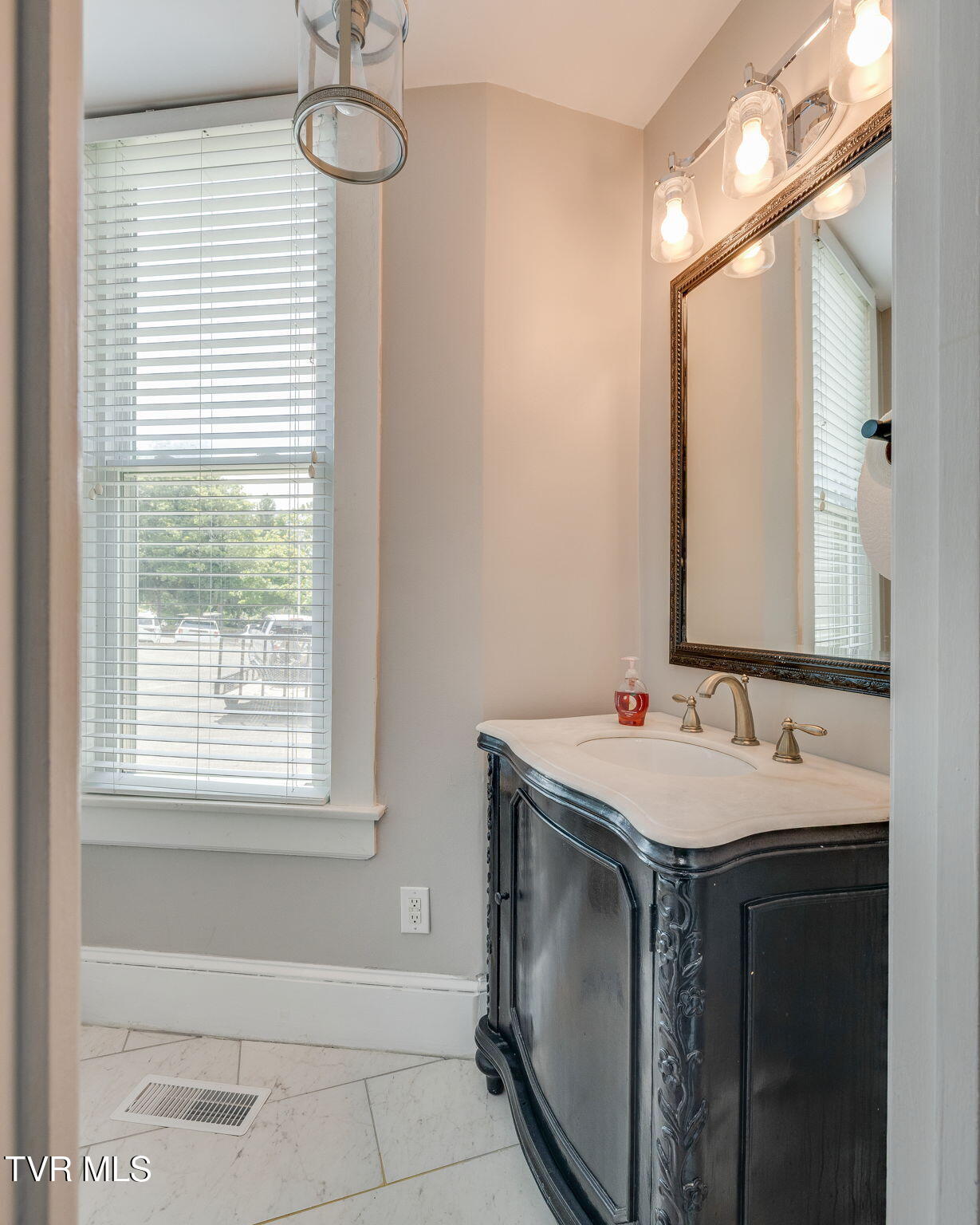 522 Alabama Street Bristol, TN 37620 - Photo 20 of 61 031