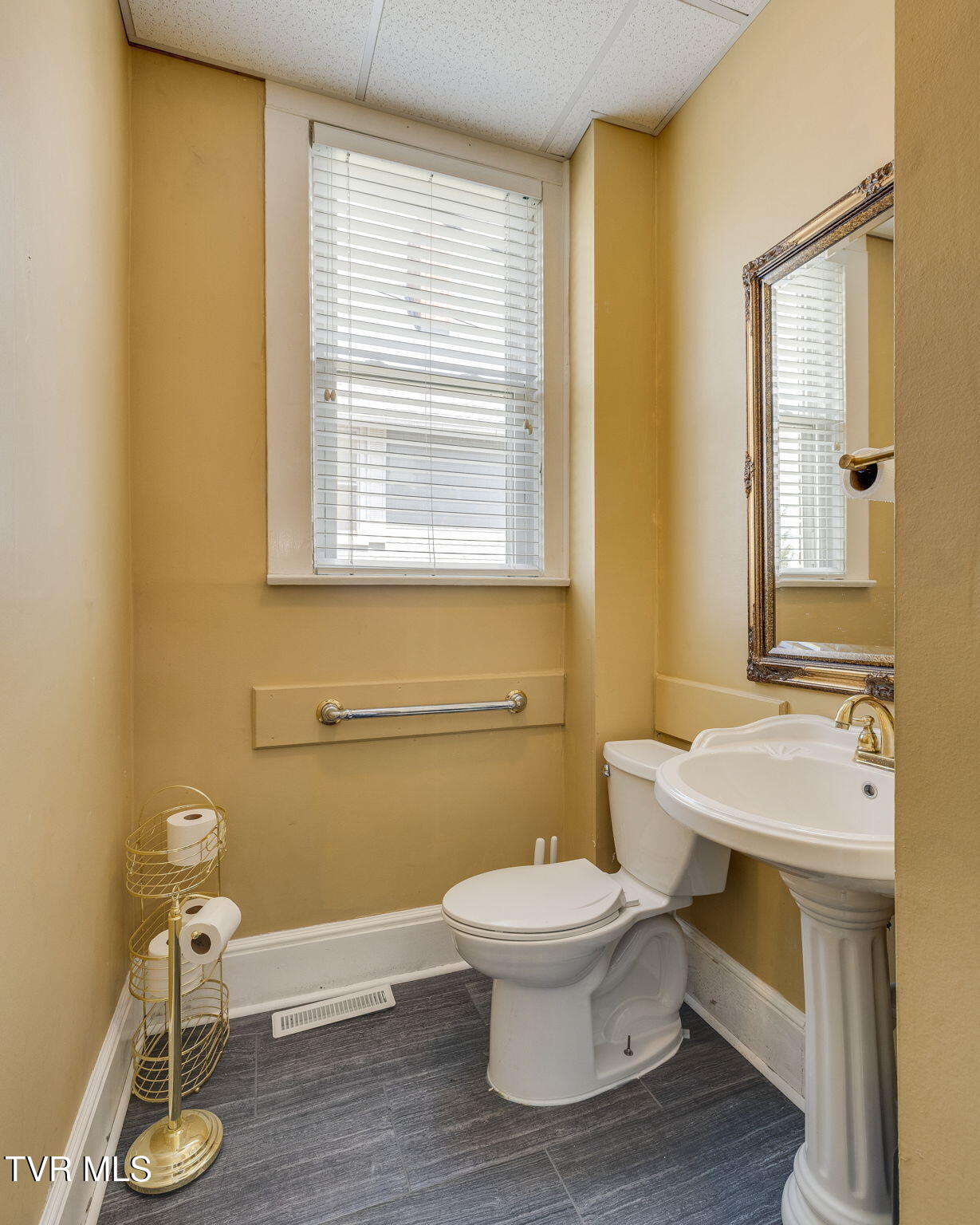 522 Alabama Street Bristol, TN 37620 - Photo 33 of 61 018