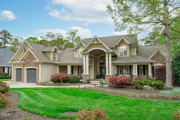 $1,399,990 | 2922 Bells Pointe Court, Apex, NC 27539