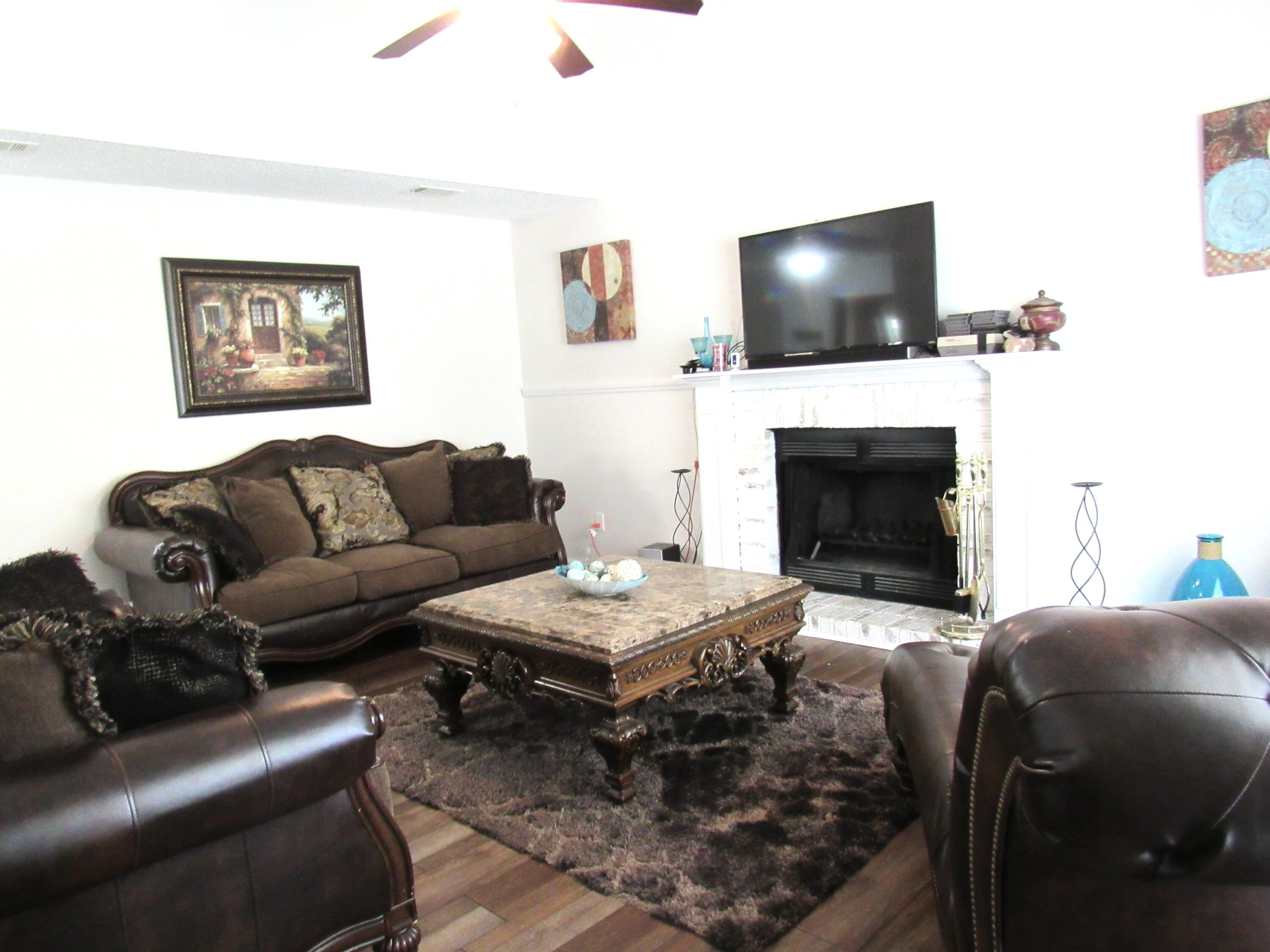 27 Regent Road Crestview, FL 32539 - Photo 4 of 42 Gallery Image 4