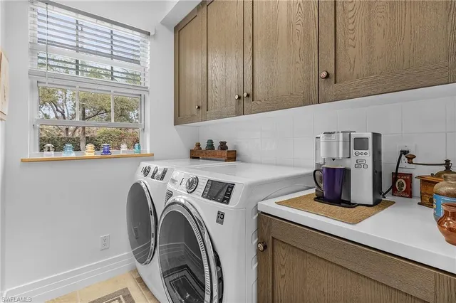 a view of kitchen and utility room with washer and dryer