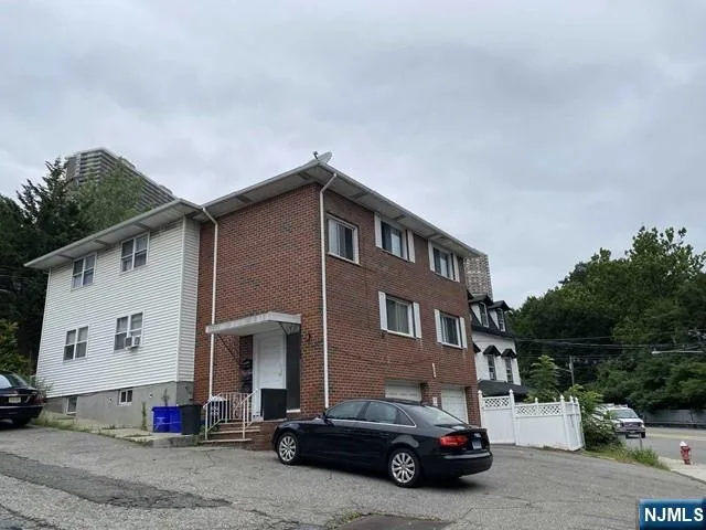 $1,500 | 1462 A River Road, Unit A, Edgewater, NJ 07020